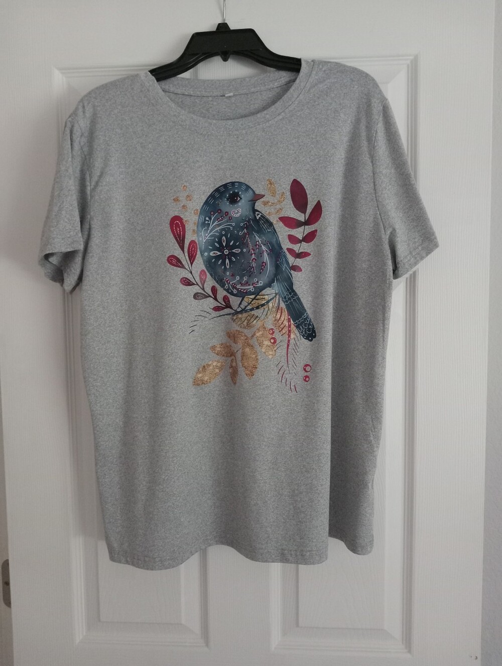 Gray Tee with Decorative Blue Bird and Burgundy Leaf Print Sz 2XL